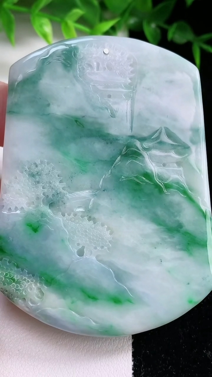 天然A货翡翠山水牌吊坠，尺寸73-54-11，重:95.95g
3月10日