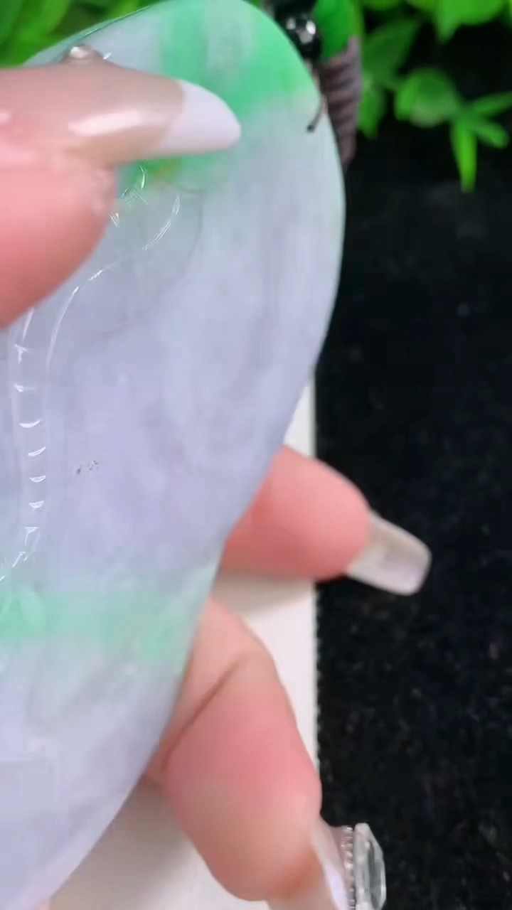 天然A货翡翠春带彩 紫罗兰祥龙观音菩萨吊坠，尺寸89-55-13.5，重:127.09g
3月10日