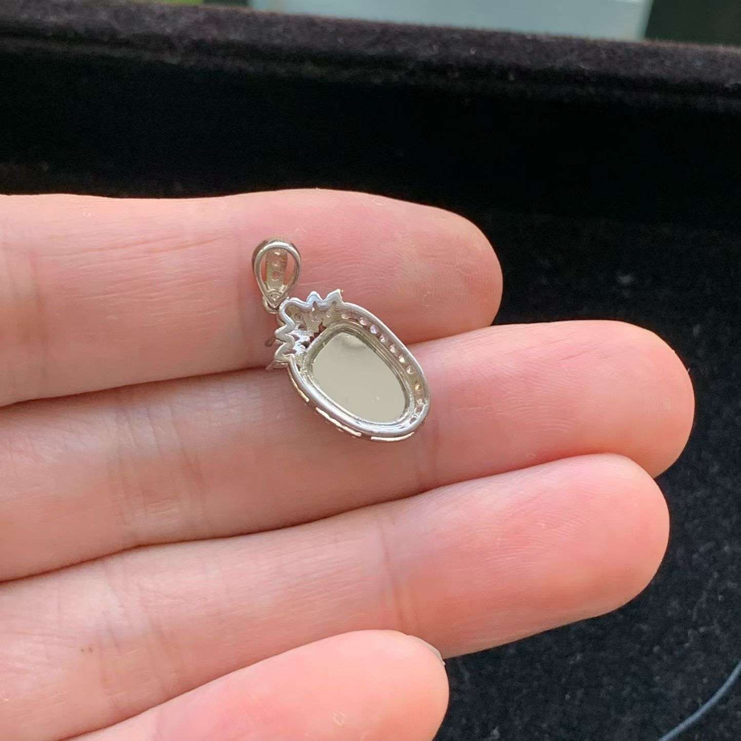 A货天然翡翠冰糯种925银满绿叶子吊坠重量1.42
3月10日