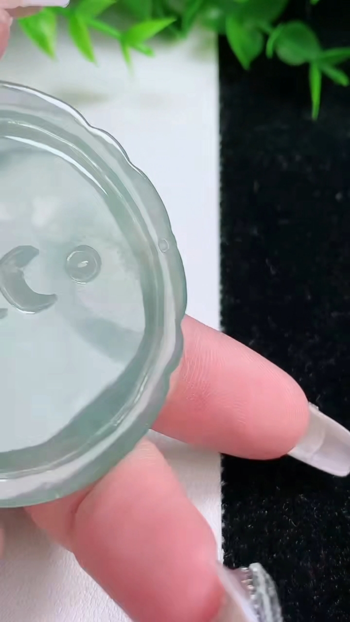 天然A货翡翠文殊菩萨吊坠，尺寸49.4-49-4.6，重:22.04g
3月10日