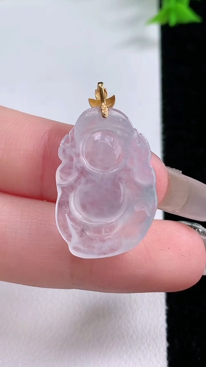 天然A货翡翠财神爷吊坠，尺寸24.3-17.5-3.8，重量:2.73g
3月11日