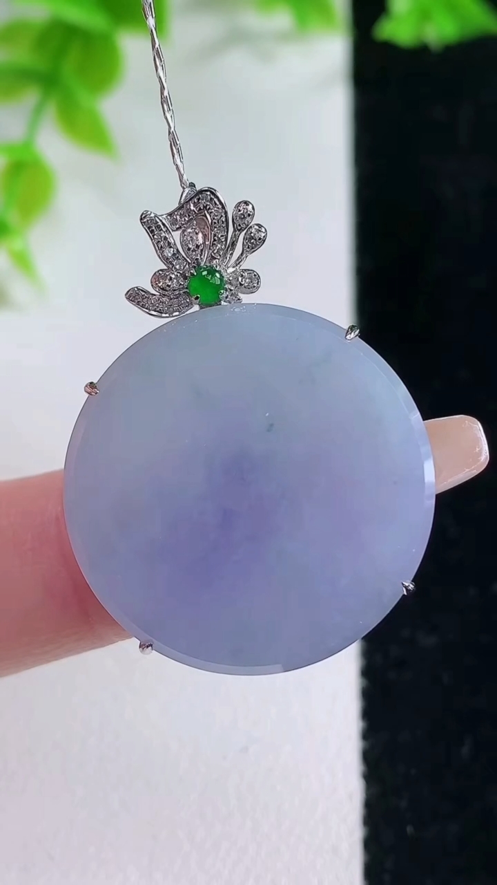 天然A货翡翠18K金紫罗兰无事牌吊坠，尺寸25-4.8，重量:5.94g
3月11日