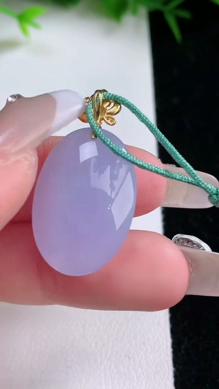天然A货翡翠18K金紫罗兰蛋面吊坠，尺寸23-16-10.8，重量:7.09g
3月11日