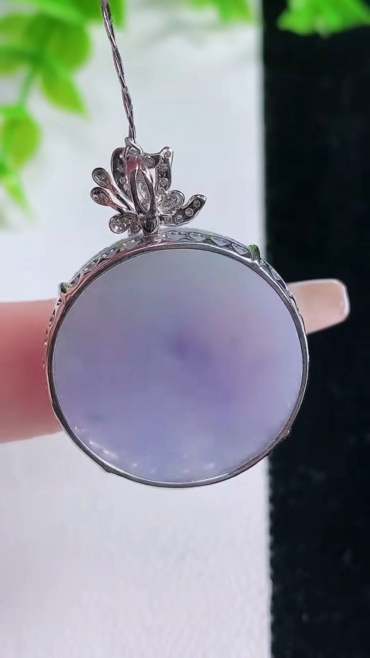 天然A货翡翠18K金紫罗兰无事牌吊坠，尺寸25-4.8，重量:5.94g
3月11日