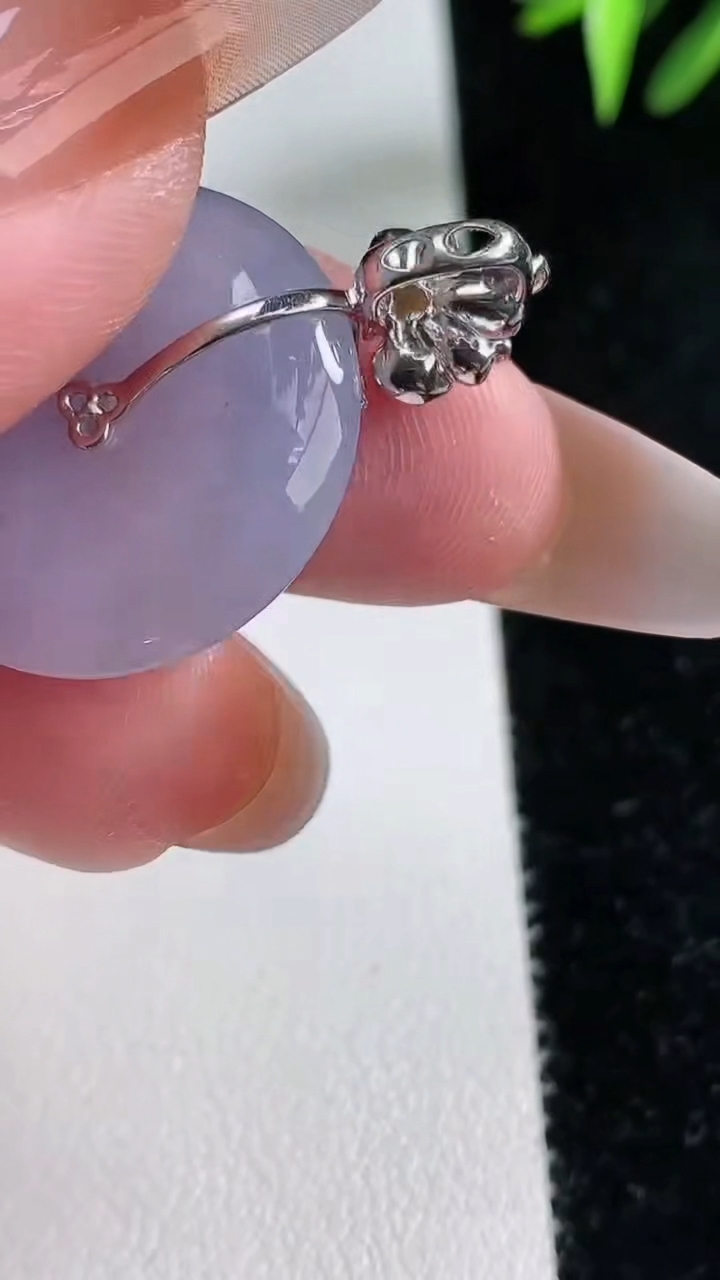 天然A货翡翠种紫罗兰平安扣吊坠，尺寸23-5.3，重量：7.09g
3月11日