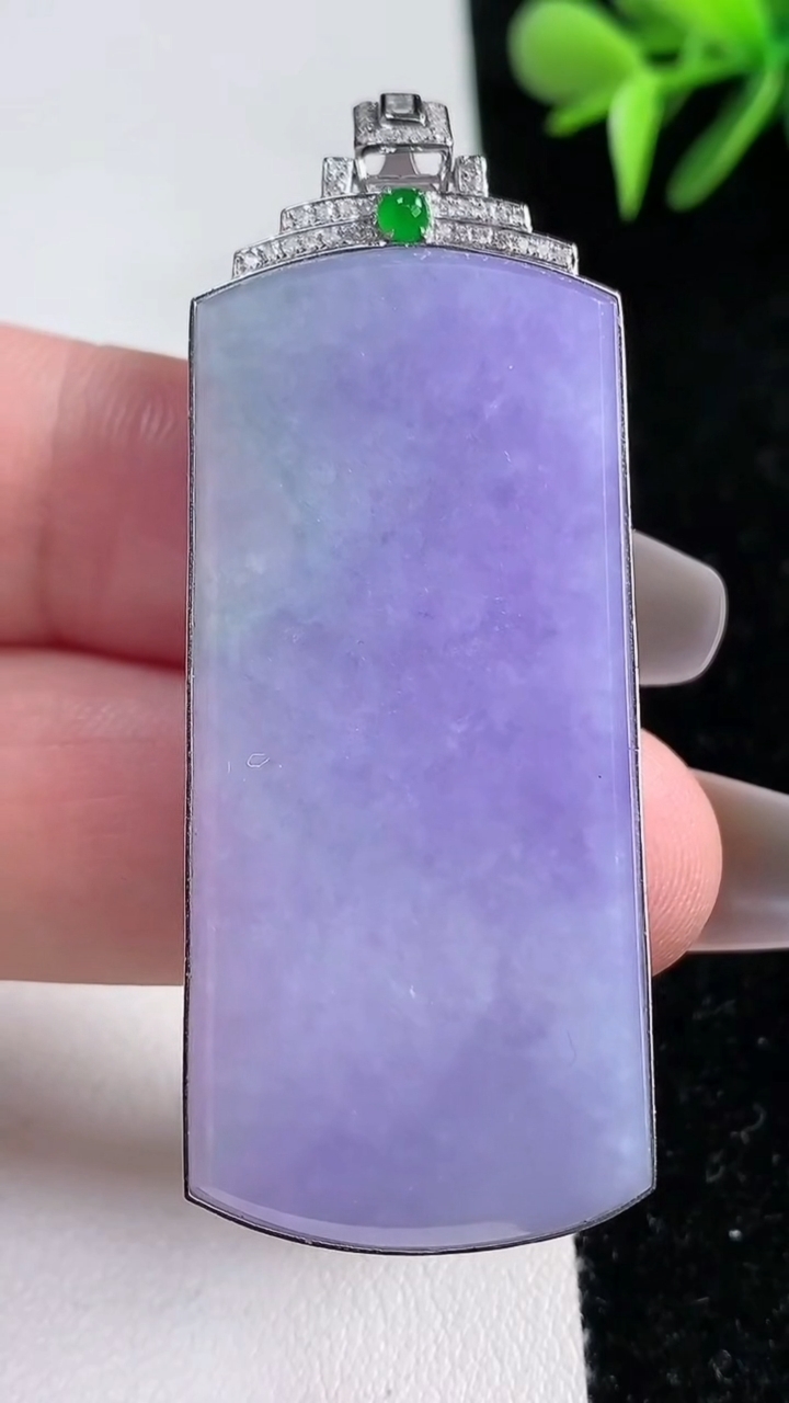 天然A货翡翠18k金紫罗兰无事牌吊坠，尺寸45-21.9-8，重量:27.62g
3月11日