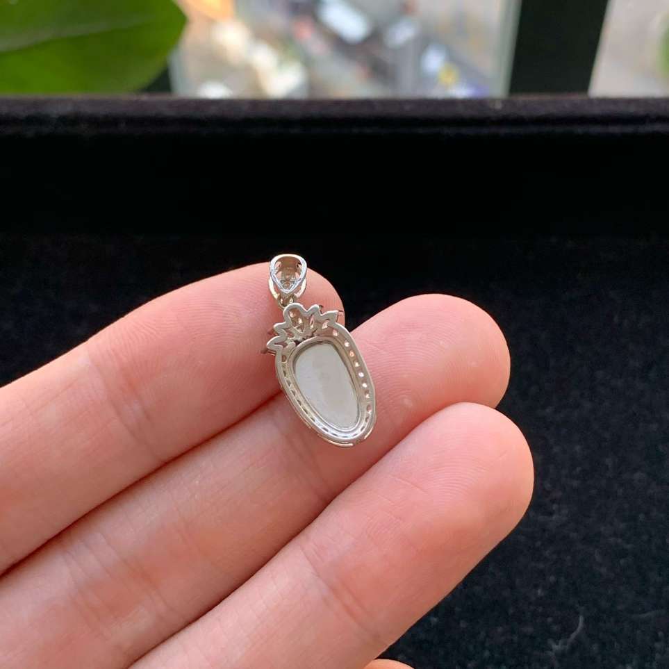 A货天然翡翠冰糯种925银满绿叶子吊坠重量1.42
3月11日