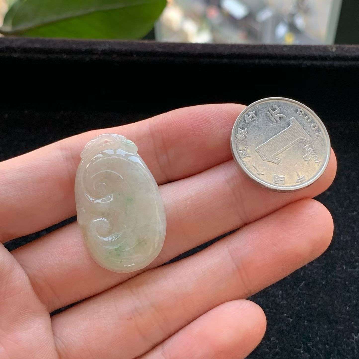 A货天然翡翠冰糯种飘绿如意吊坠重量4.60
3月11日