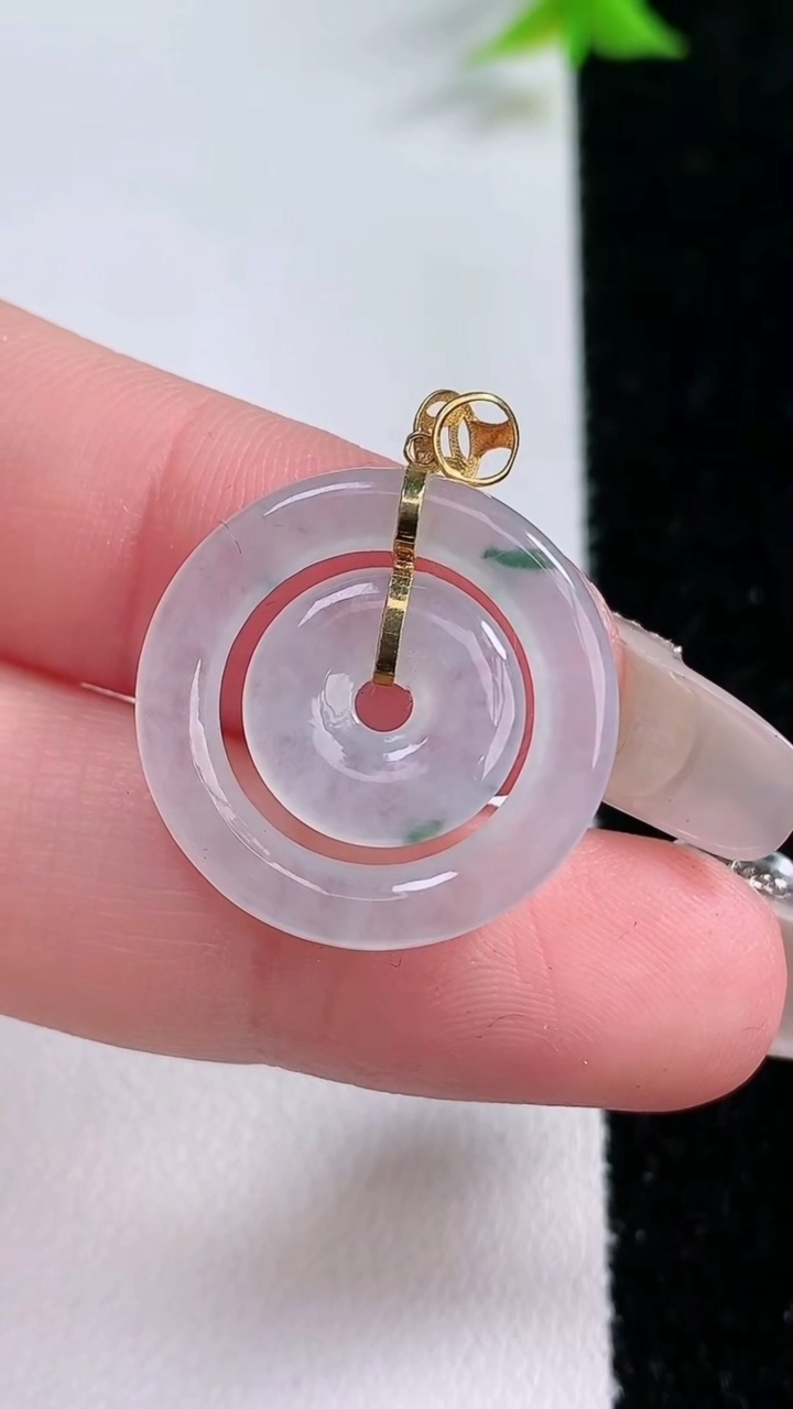 天然A货翡翠18K金飘花母子平安扣吊坠，尺寸21.2-2.7，重:2.45g
3月11日