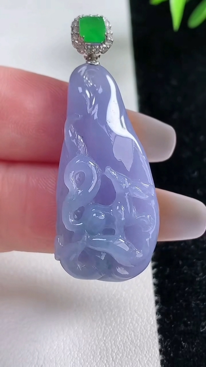 天然A货翡翠18k金紫罗兰梅花鹿吊坠，尺寸37.1-16.7-8，重量:9.23g
3月11日