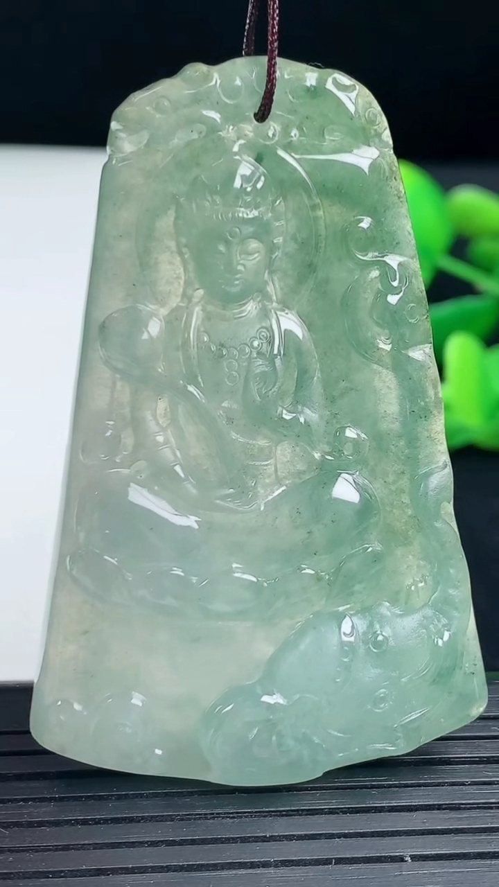 天然A货翡翠普贤菩萨吊坠尺寸60.4-39.-6.1重量:26.10g
3月11日