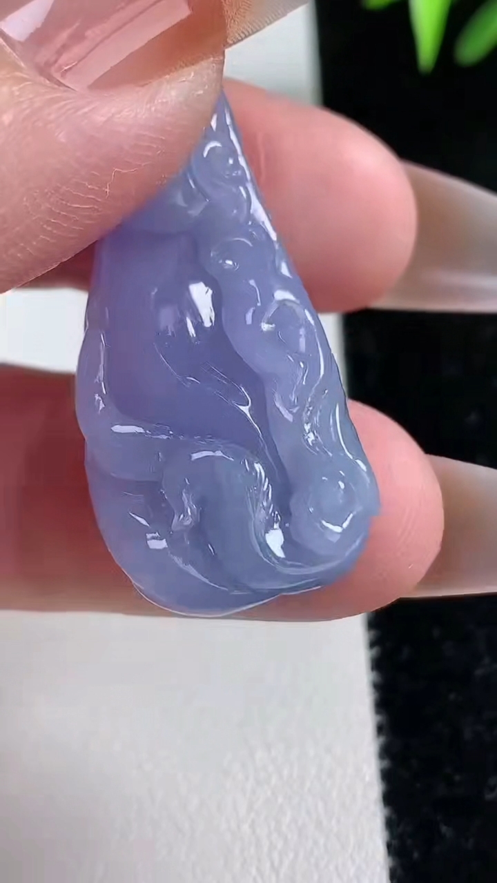 天然A货翡翠18k金紫罗兰梅花鹿吊坠，尺寸37.1-16.7-8，重量:9.23g
3月11日