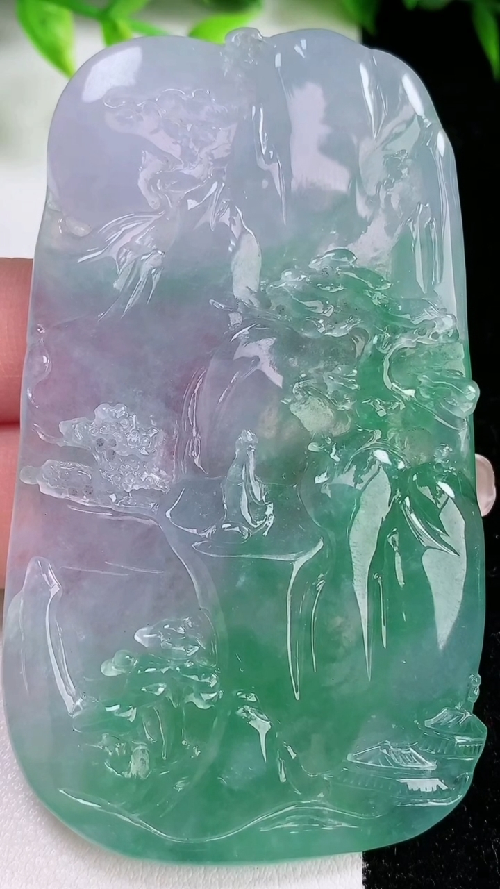 天然A货翡翠山水牌吊坠，尺寸74.8-43-5，重量:41.90g
3月11日