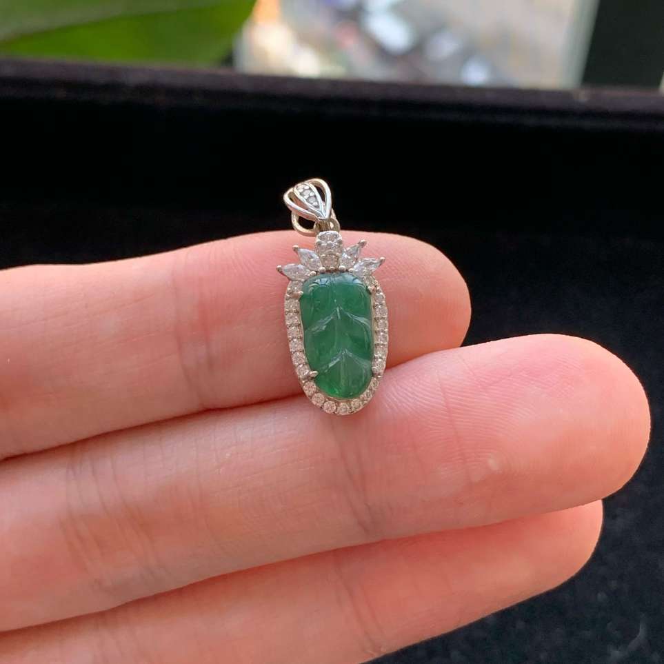 A货天然翡翠冰糯种925银满绿叶子吊坠重量1.42
3月11日