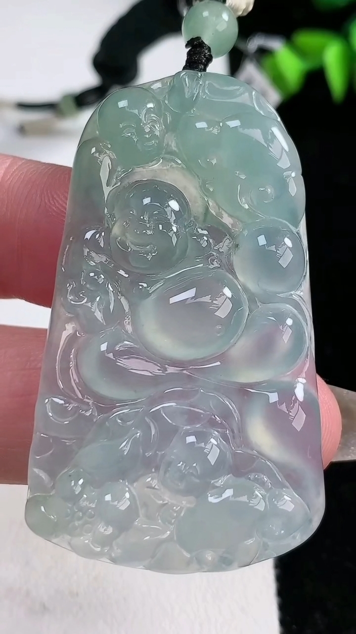 天然A货翡翠逍遥佛公吊坠，尺寸53-31.3-5.2，重量:19.30g
3月11日