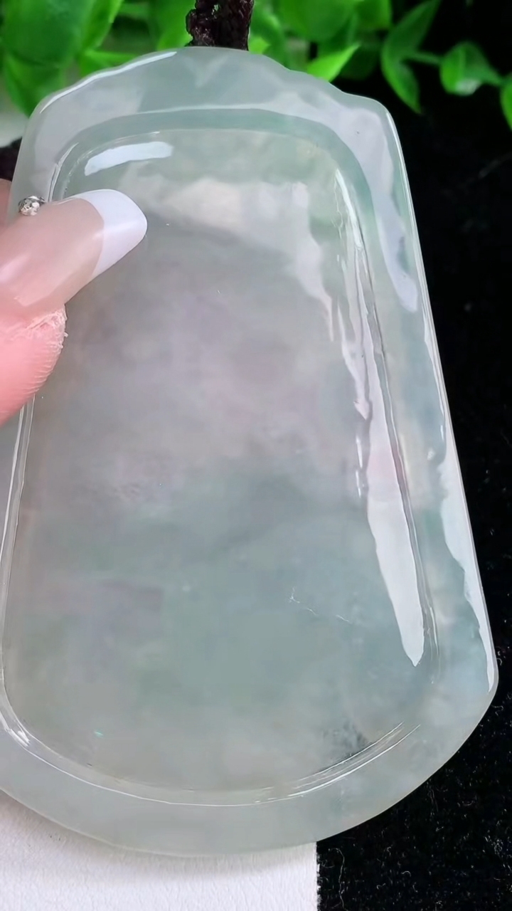 天然A货翡翠龙牌吊坠，尺寸82.8-56.8-6，重:56.36g
3月11日