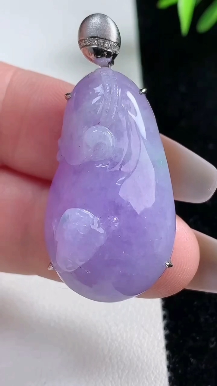 天然A货翡翠18k金紫罗兰福瓜吊坠，尺寸34.8-24.3-12.8，重量:13.73g
3月11日