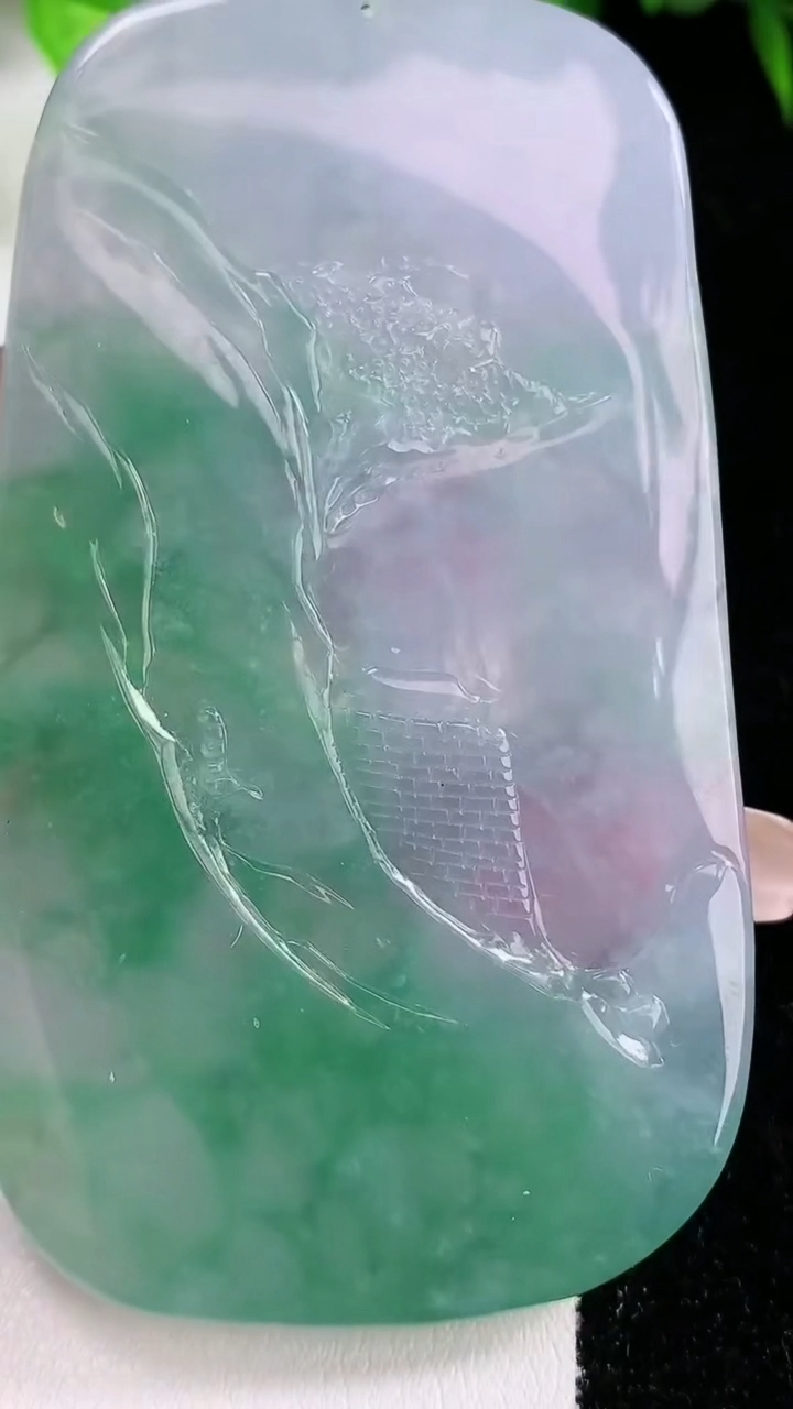 天然A货翡翠山水牌吊坠，尺寸74.8-43-5，重量:41.90g
3月11日