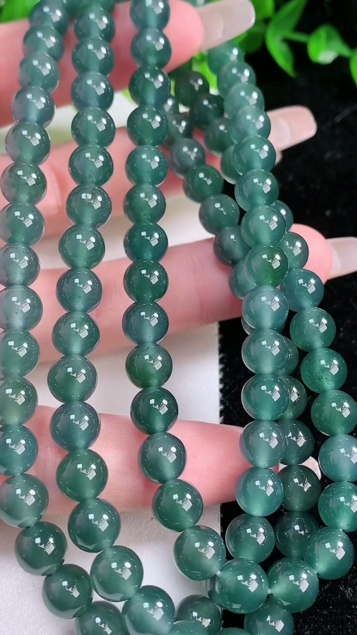 天然A货翡翠圆珠项链，尺寸7-108颗，重:63.42g3月11日
工厂直销收藏佳品,种好水足，色泽均匀，有种有色，上手高大气！