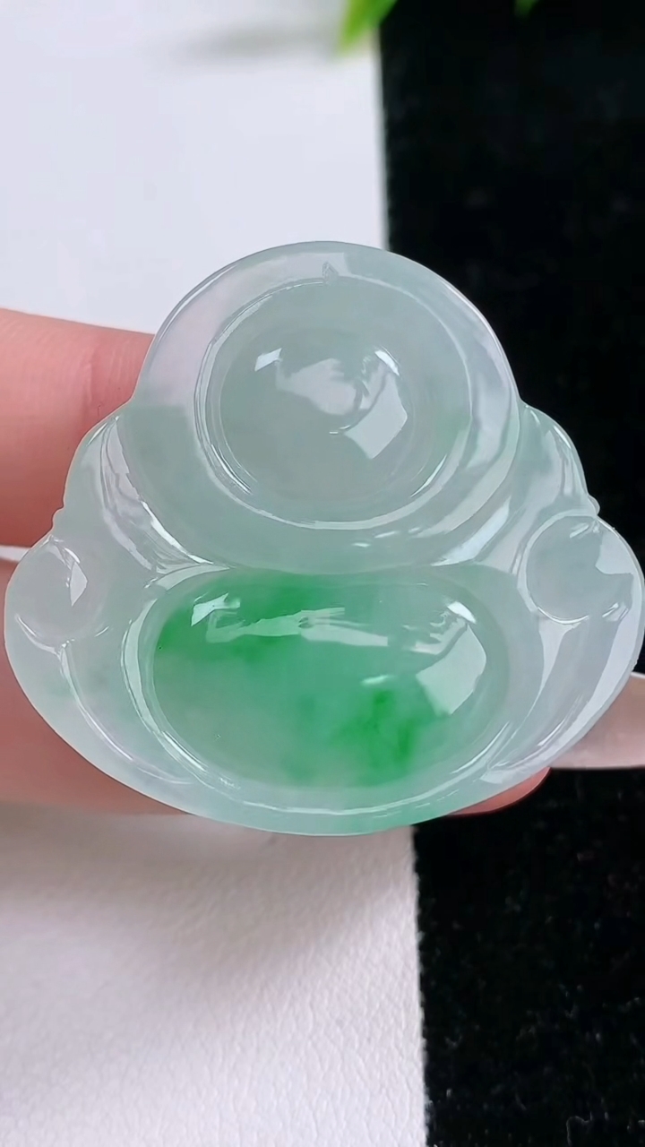 天然A货翡翠佛公吊坠，尺寸35.3-39-8.2，重量:16.54g
3月11日