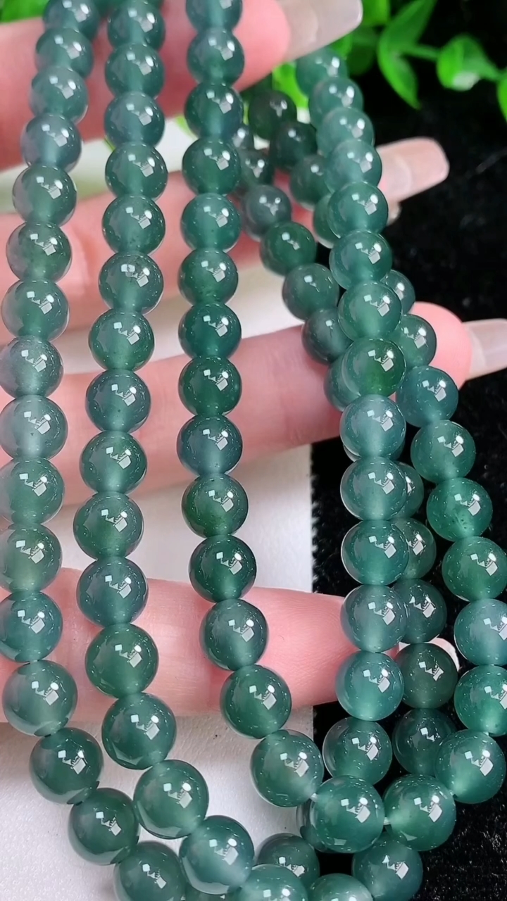天然A货翡翠圆珠项链，尺寸7-108颗，重:63.42g3月11日
工厂直销收藏佳品,种好水足，色泽