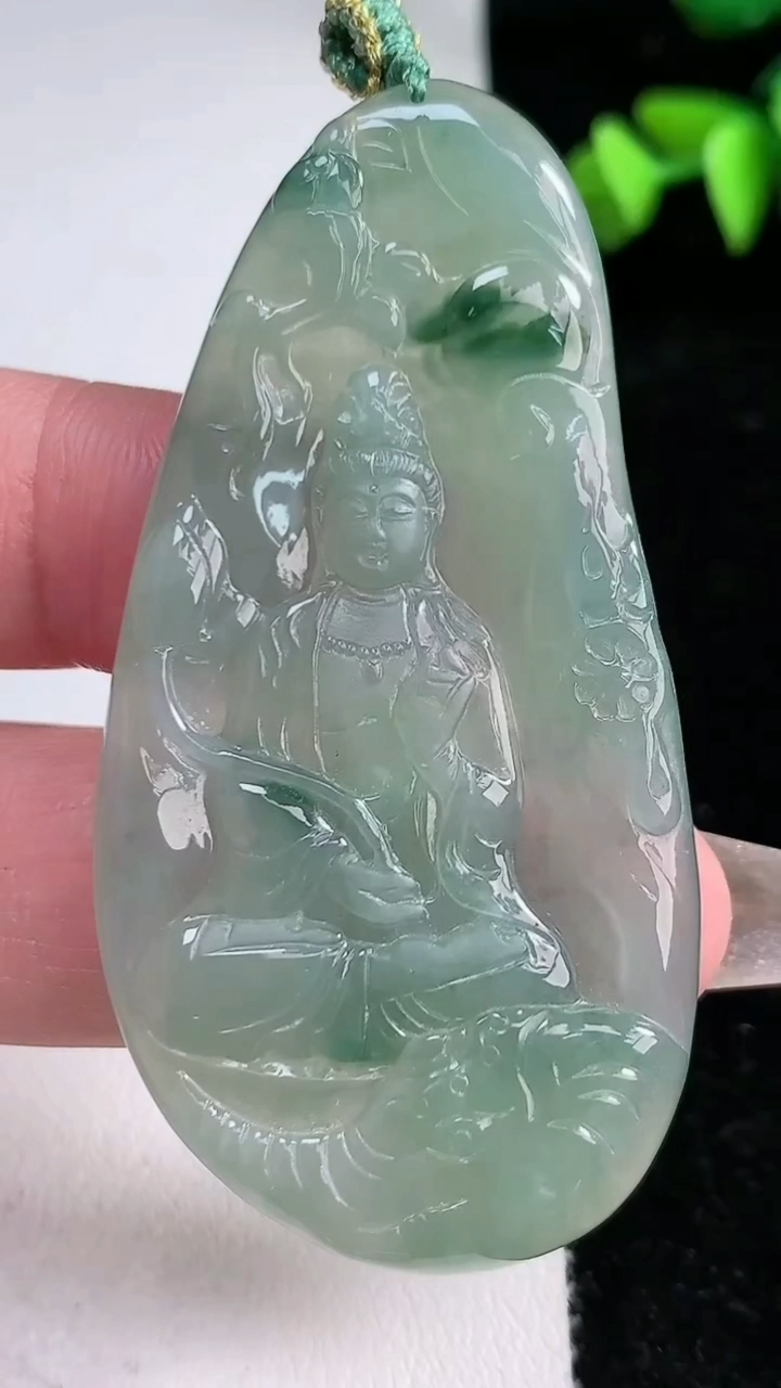 天然A货翡翠冰种飘花普贤菩萨吊坠，尺寸62.2-32.2-4.3，重量:19.60g
3月11日