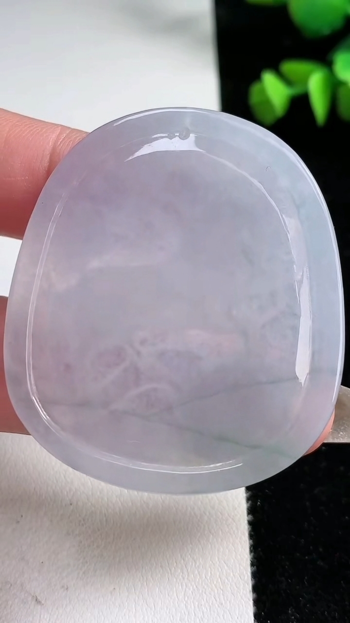 天然A货翡翠冰种飘花生肖羊吊坠，尺寸50.6-44.5-5，重量:23.72g
3月11日