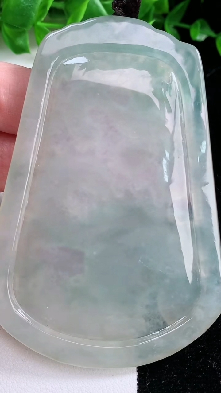 天然A货翡翠龙牌吊坠，尺寸82.8-56.8-6，重:56.36g
3月11日