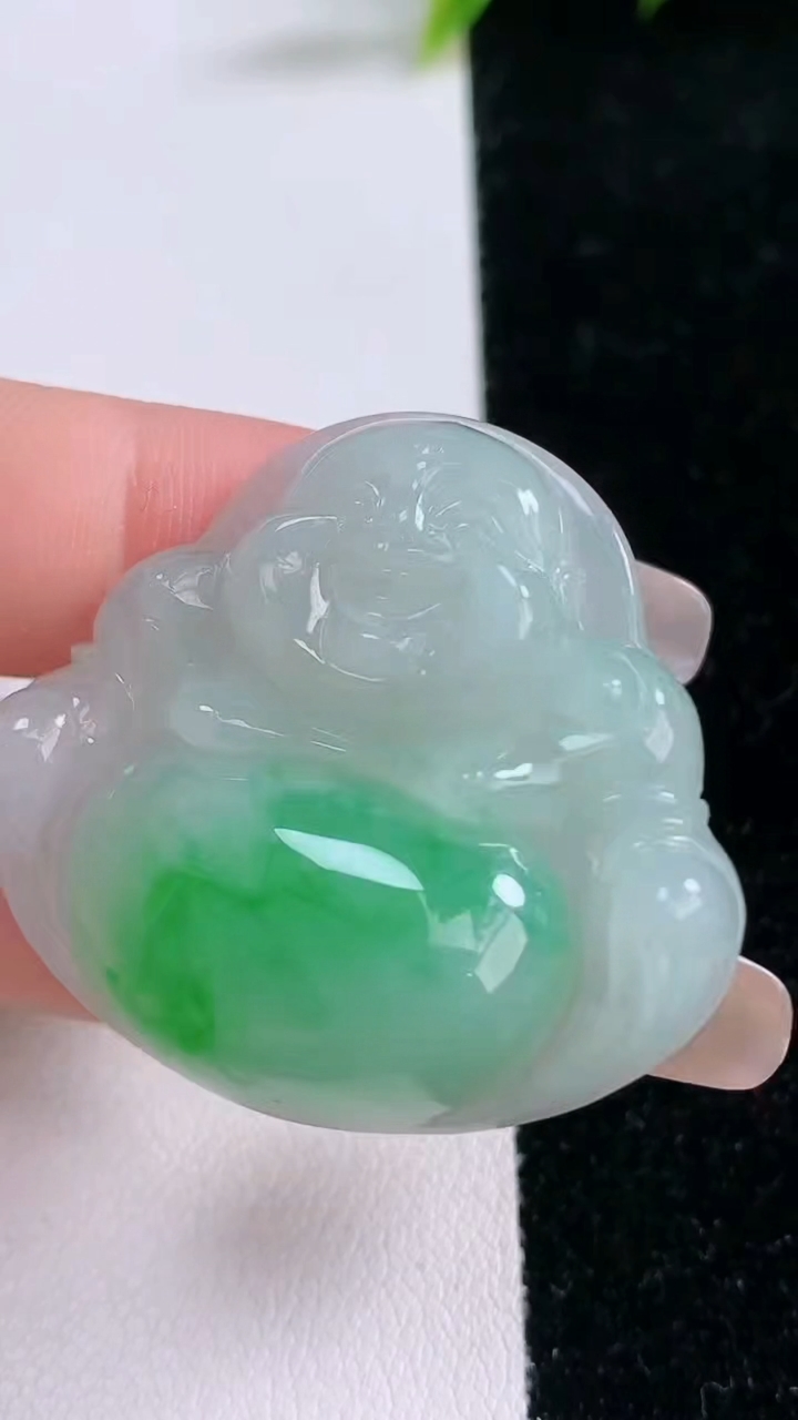 天然A货翡翠佛公吊坠，尺寸35.3-39-8.2，重量:16.54g
3月11日