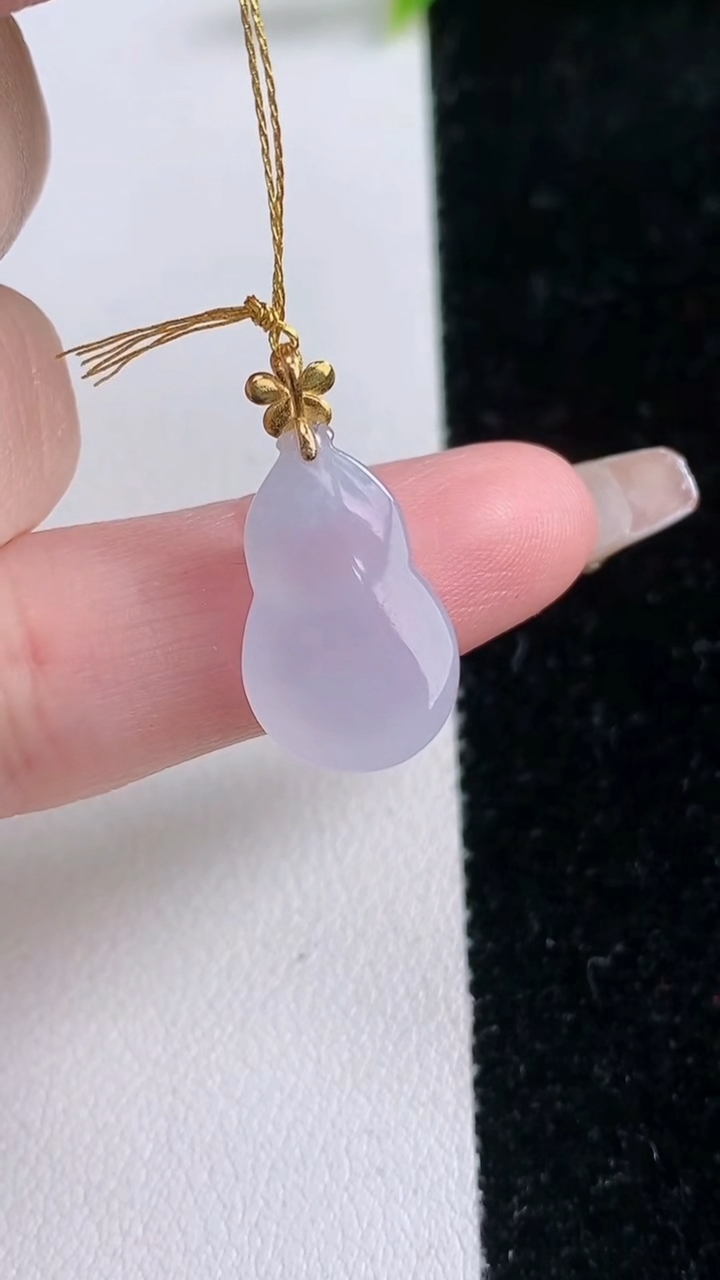 天然A货翡翠18K金紫罗兰葫芦吊坠，尺寸17.6-11.3-5.7，重量:2.03g
3月11日