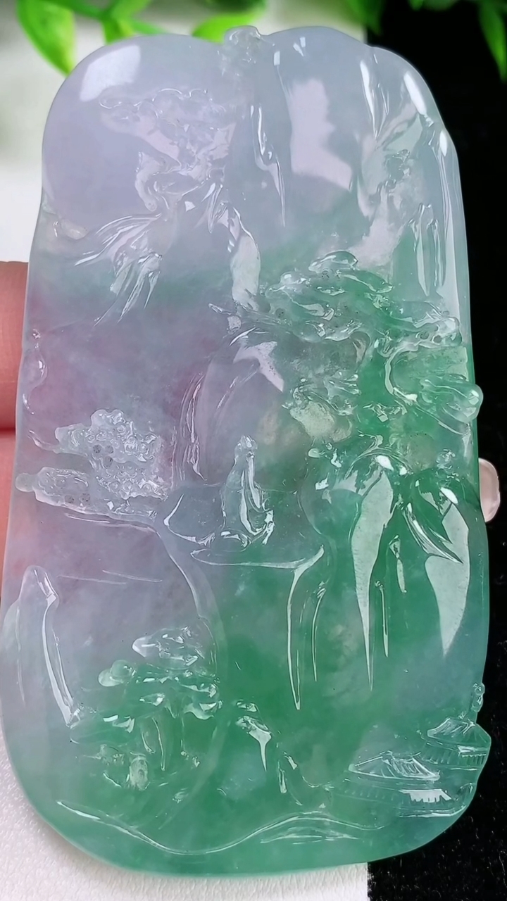 天然A货翡翠山水牌吊坠，尺寸74.8-43-5，重量:41.90g
3月11日