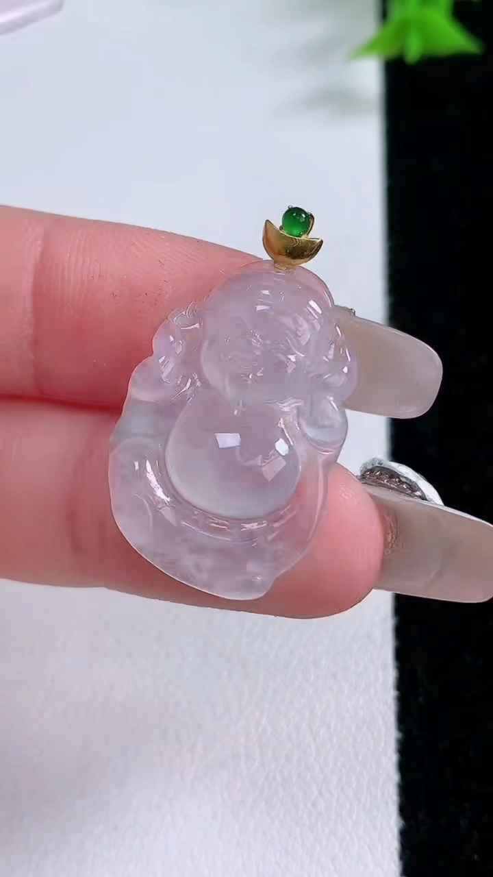 天然A货翡翠财神爷吊坠，尺寸24.3-17.5-3.8，重量:2.73g
3月11日