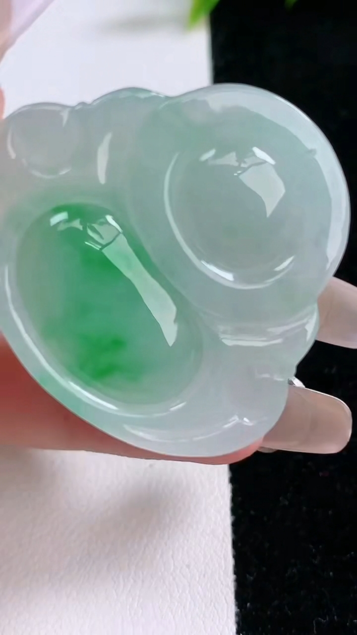 天然A货翡翠佛公吊坠，尺寸35.3-39-8.2，重量:16.54g
3月11日