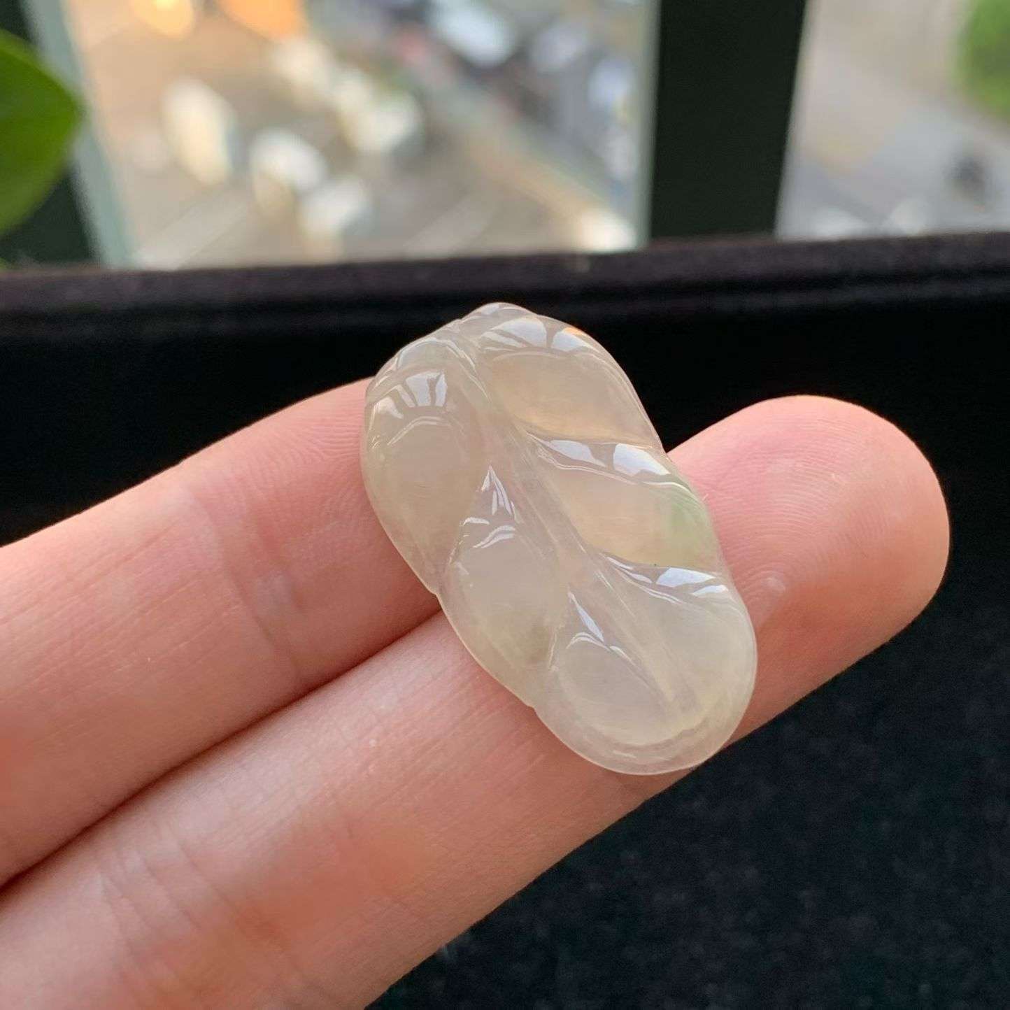 A货天然翡翠冰糯种飘绿叶子吊坠重量3.31
3月11日