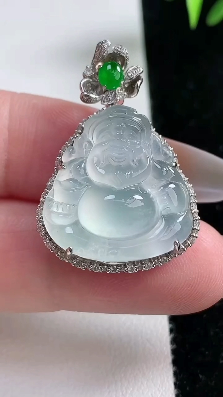 天然A货翡翠种白冰财神爷吊坠，尺寸21.8-20.8-3，重量:8.61g
3月11日