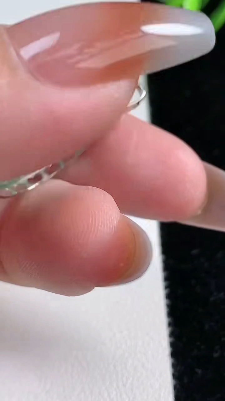 天然A货翡翠平安扣吊坠，尺寸22.8-5，重量 5.79g
3月11日