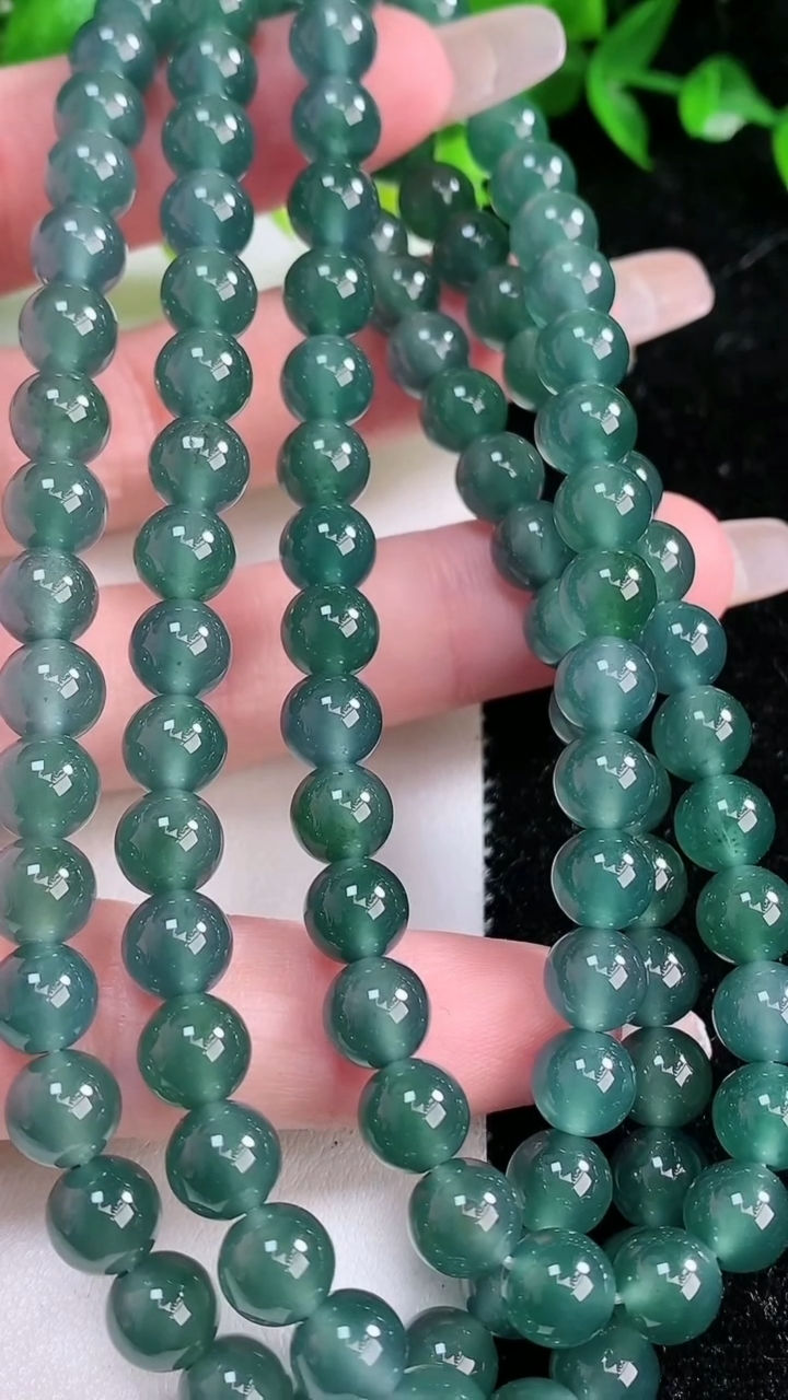 天然A货翡翠圆珠项链，尺寸7-108颗，重:63.42g3月11日
工厂直销收藏佳品,种好水足，色泽均匀，有种有色，上手高大气！