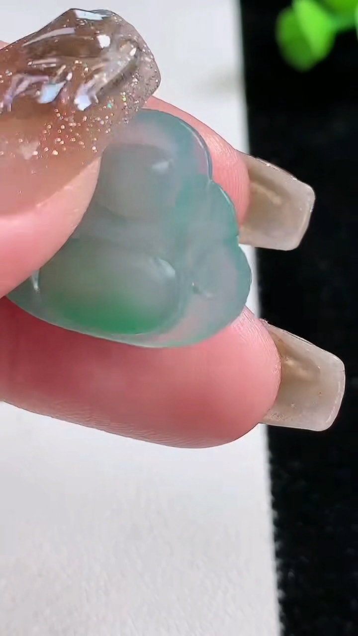 天然A货翡翠佛公镶嵌件，尺寸19.7-25.3-4，重量:3.41g
3月11日