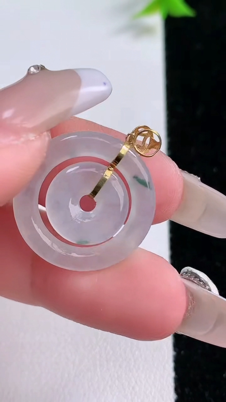 天然A货翡翠18K金飘花母子平安扣吊坠，尺寸21.2-2.7，重:2.45g
3月11日