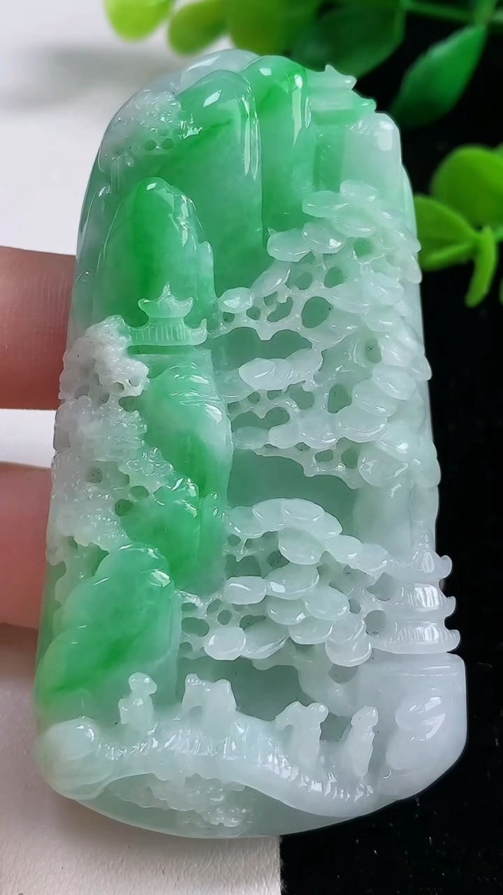 天然A货翡翠山水牌吊坠，尺寸73.2-40-13.2，重:82.43g
3月11日