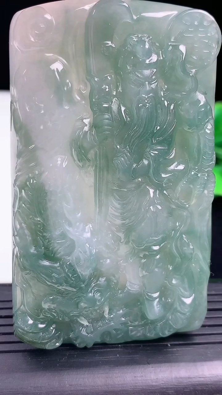 天然A货翡翠祥龙关公吊坠尺寸73.7-43.6-8.4重量:65.01g
3月11日