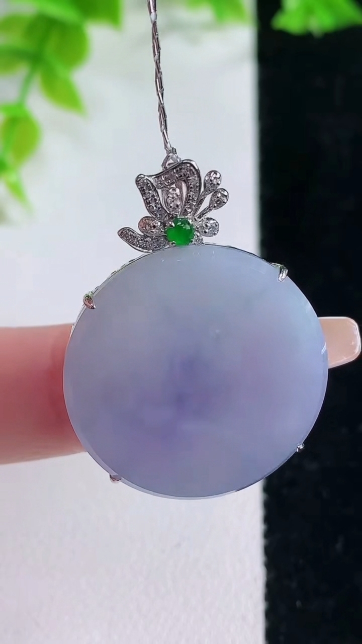 天然A货翡翠18K金紫罗兰无事牌吊坠，尺寸25-4.8，重量:5.94g
3月11日