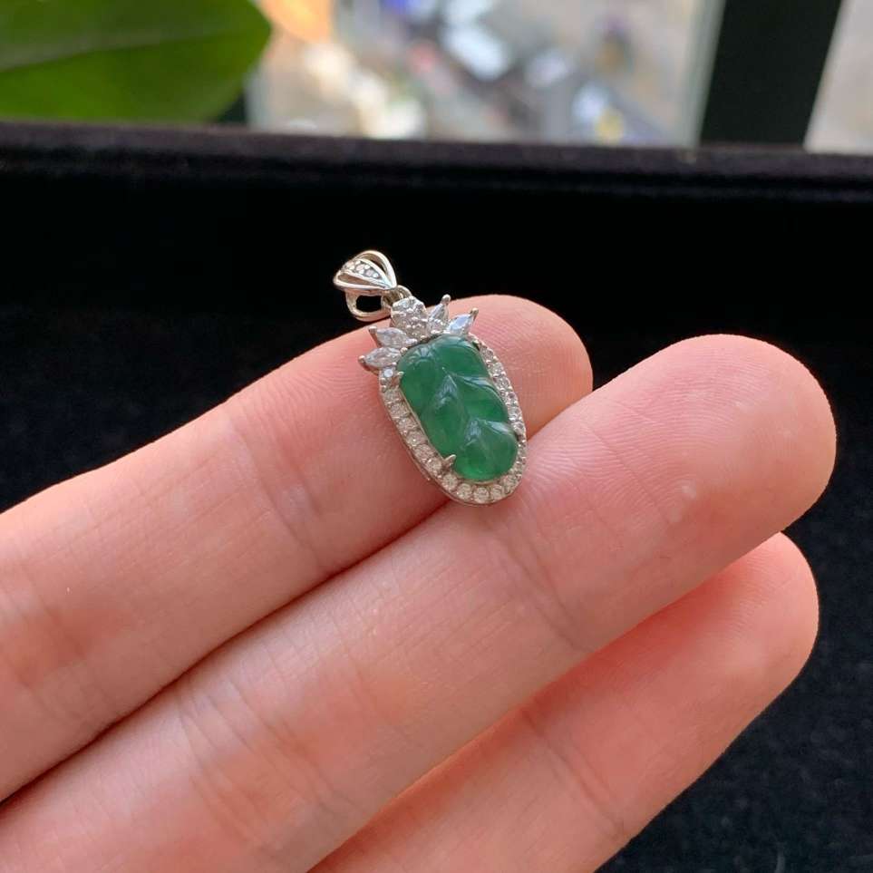 A货天然翡翠冰糯种925银满绿叶子吊坠重量1.42
3月11日