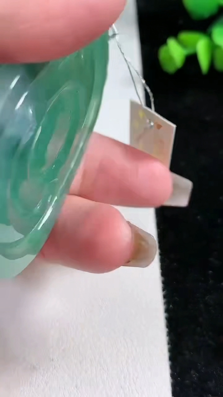 天然A货翡翠文殊菩萨吊坠，尺寸65.2-44-7.8，重量:43.76g
3月11日