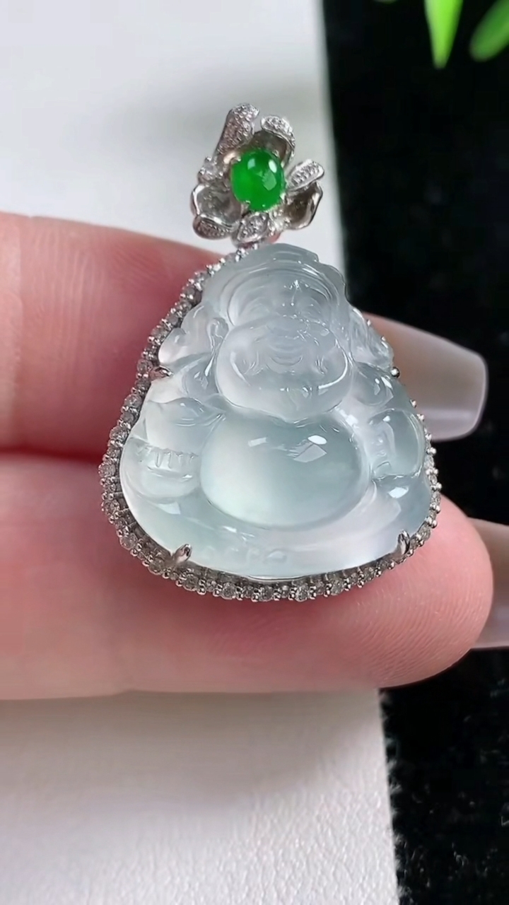 天然A货翡翠种白冰财神爷吊坠，尺寸21.8-20.8-3，重量:8.61g
3月11日
