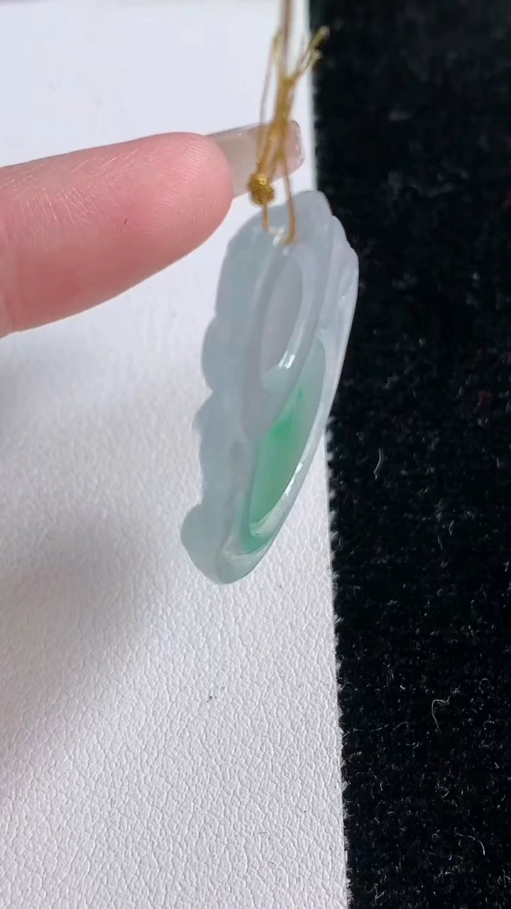 天然A货翡翠佛公吊坠，尺寸49.6-29.5-4.7，重量:6.43g
3月11日