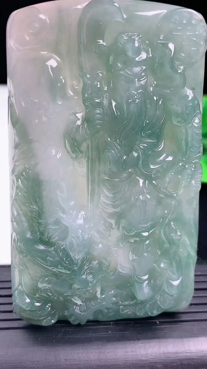 天然A货翡翠祥龙关公吊坠尺寸73.7-43.6-8.4重量:65.01g
3月11日