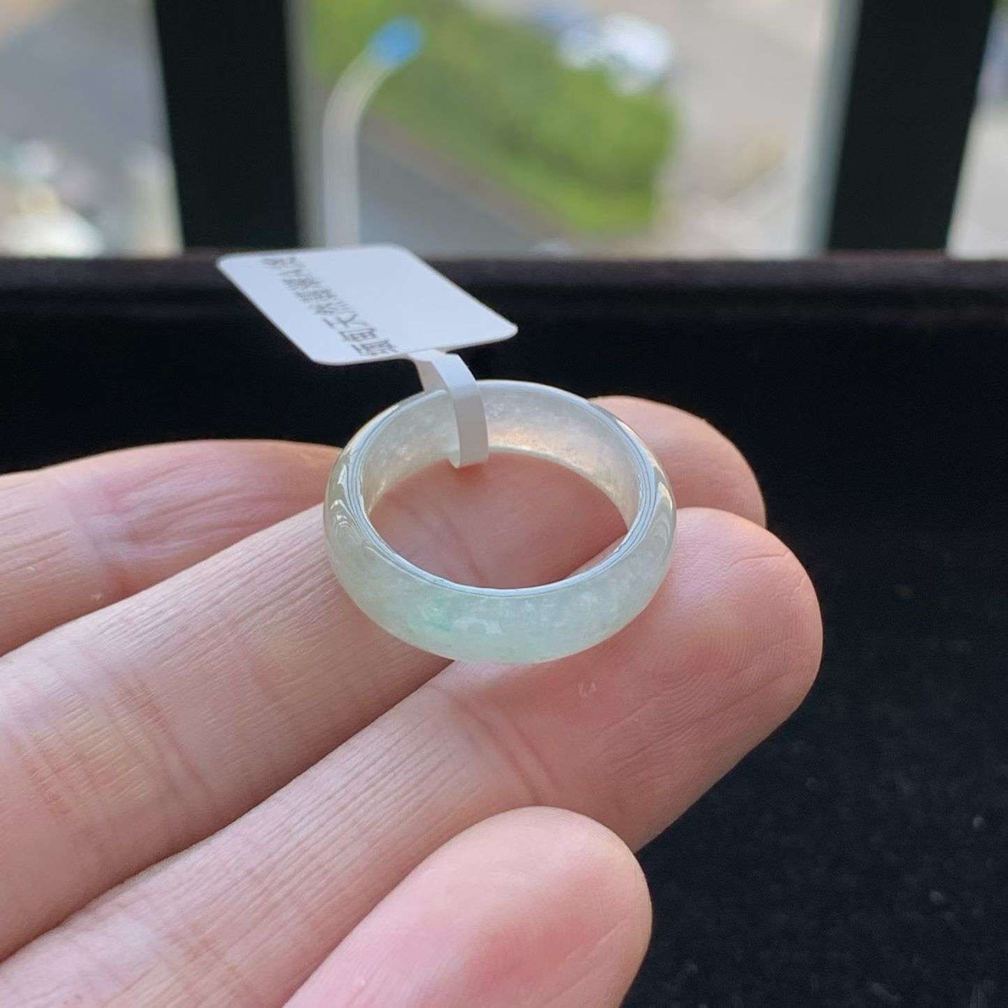 A货天然翡翠冰糯种春彩戒指14号重量2.69
3月12日