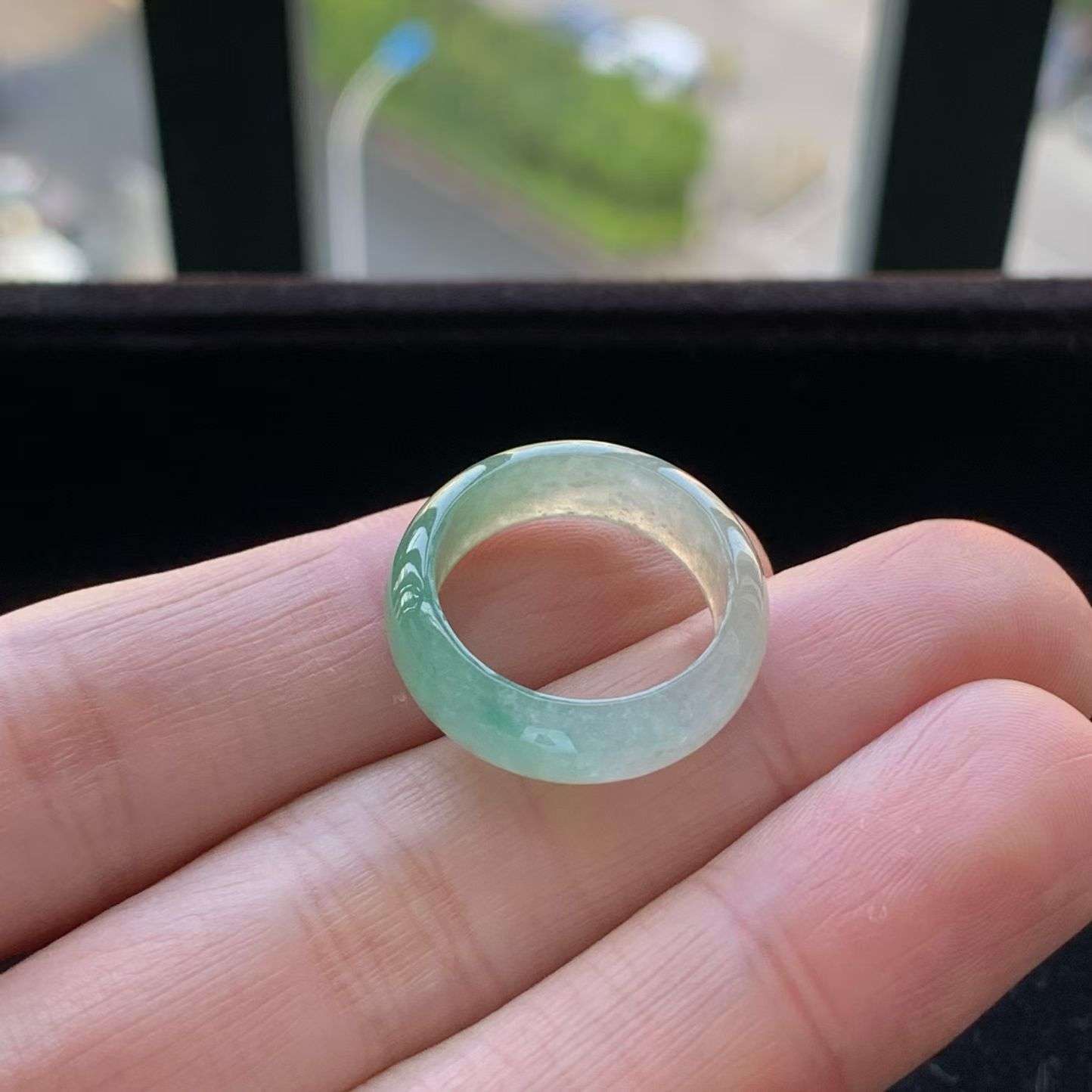 A货天然翡翠冰糯种半山水绿戒指15号重量3.32
3月12日