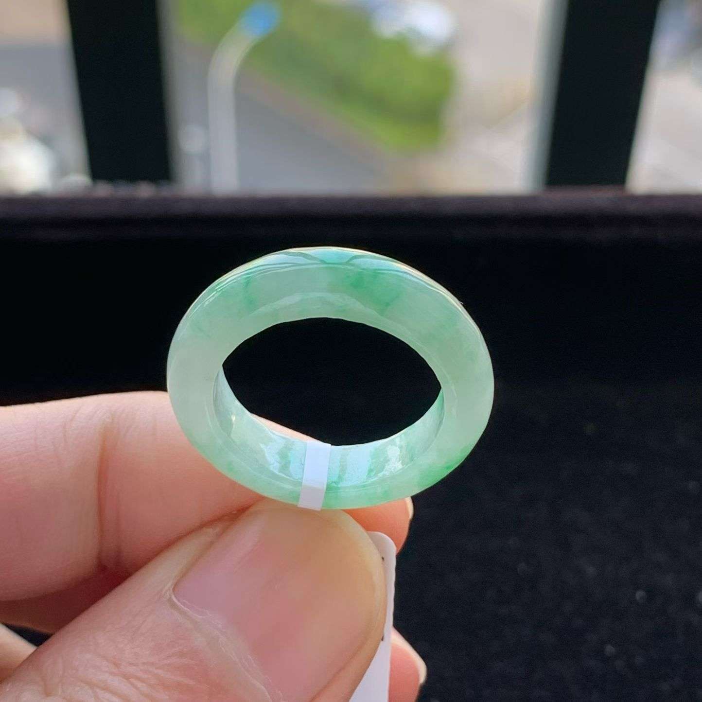 A货天然翡翠冰糯种飘绿戒指17-18号重量4.37
3月12日